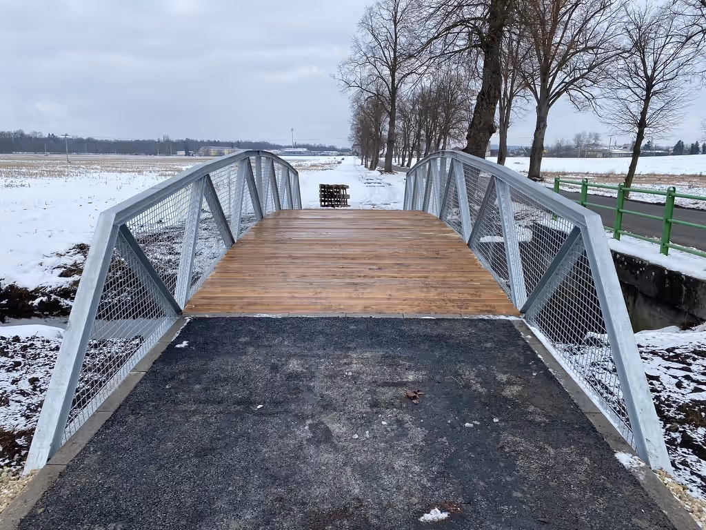 Cyklostezka a lávky Mačkov